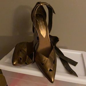 Nine West metallic bronze heels!